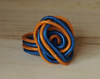 Spiral statement ring blue and orange wire, wire wrapped ring blue, ring aluminium wire, embossed metal ring for woman, spiral metal ring