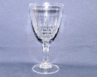 Luminarc Victoria Wine Glass: Retro French Clear Glass, Made in France