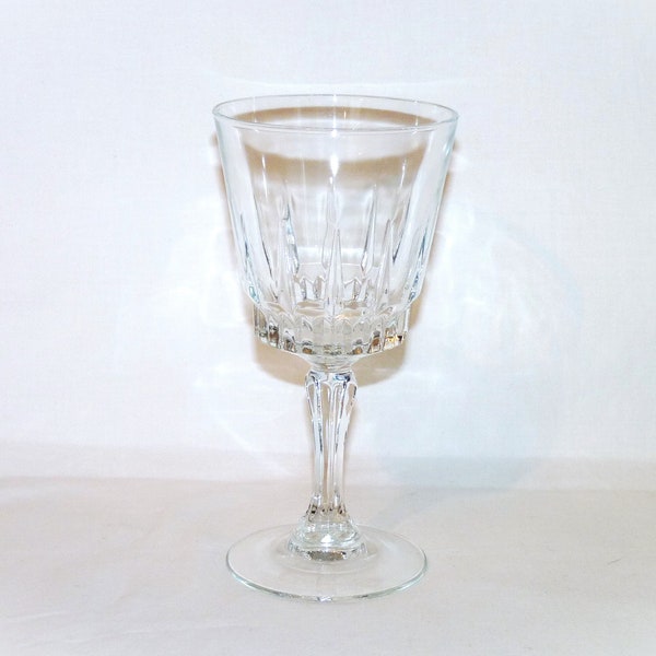 Luminarc Wine Glass, Lance Design, Glass For Red Wine, Retro French Design, Clear Glass, Drink & Barware, Made in France, Retro French Glass