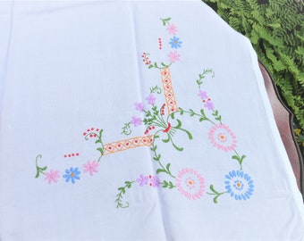 Small Table Cloth, Table Topper, Table Centrepiece, White Cotton, Hand Embroidered, Handmade, Table Linens, Homewares, Dining, Tableware, 03