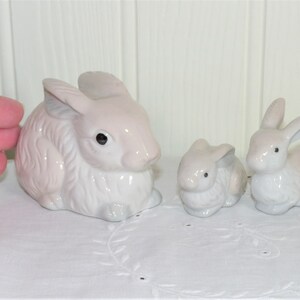 Rabbit Figurines, Mummy and Babies, Bobtail, Cottontail, Bunny Family, Grey and White, Ceramic, China, Ornament, niknak, hand painted