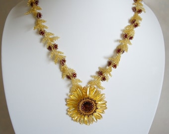 Daisy necklace, Topaz daisy necklace, Seed bead necklace, Beadwork necklace, Dagger bead necklace, Rivoli necklace