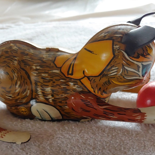 Vintage Marx Company Wind Up Blechspielzeug Katze mit Holzkugel, kein Schlüssel
