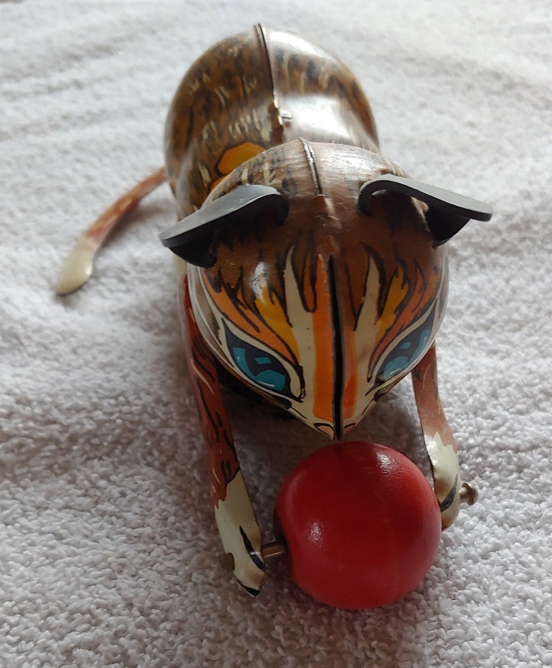 Vintage Marx Company Wind Up Tin Toy Cat with Wooden Ball, no key image 3
