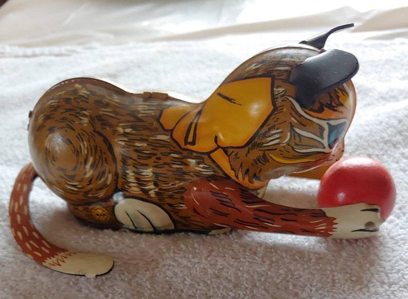 Vintage Marx Company Wind Up Tin Toy Cat with Wooden Ball, no key image 1