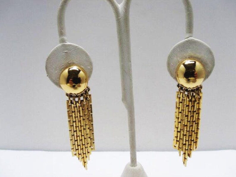 Articulate Gold Tone Demi Parure Monet Chunky Necklace With Matching Earrings Clip On Earrings