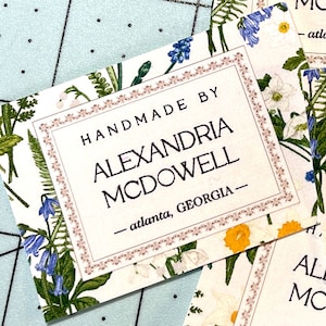 Flat custom fabric labels with a Southern Belle flair. Personalize with your name or business name. 2.5W x 1.75H, 16 labels per sheet. Bild 1