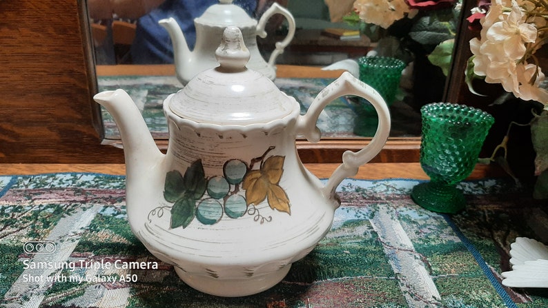 Calif Pottery Grape Vinyeyard Vintage 60/'s Metlox Poppytrail Vernonware Tea Pot 60/'s pottery-Farmhouse decor-Tea Party