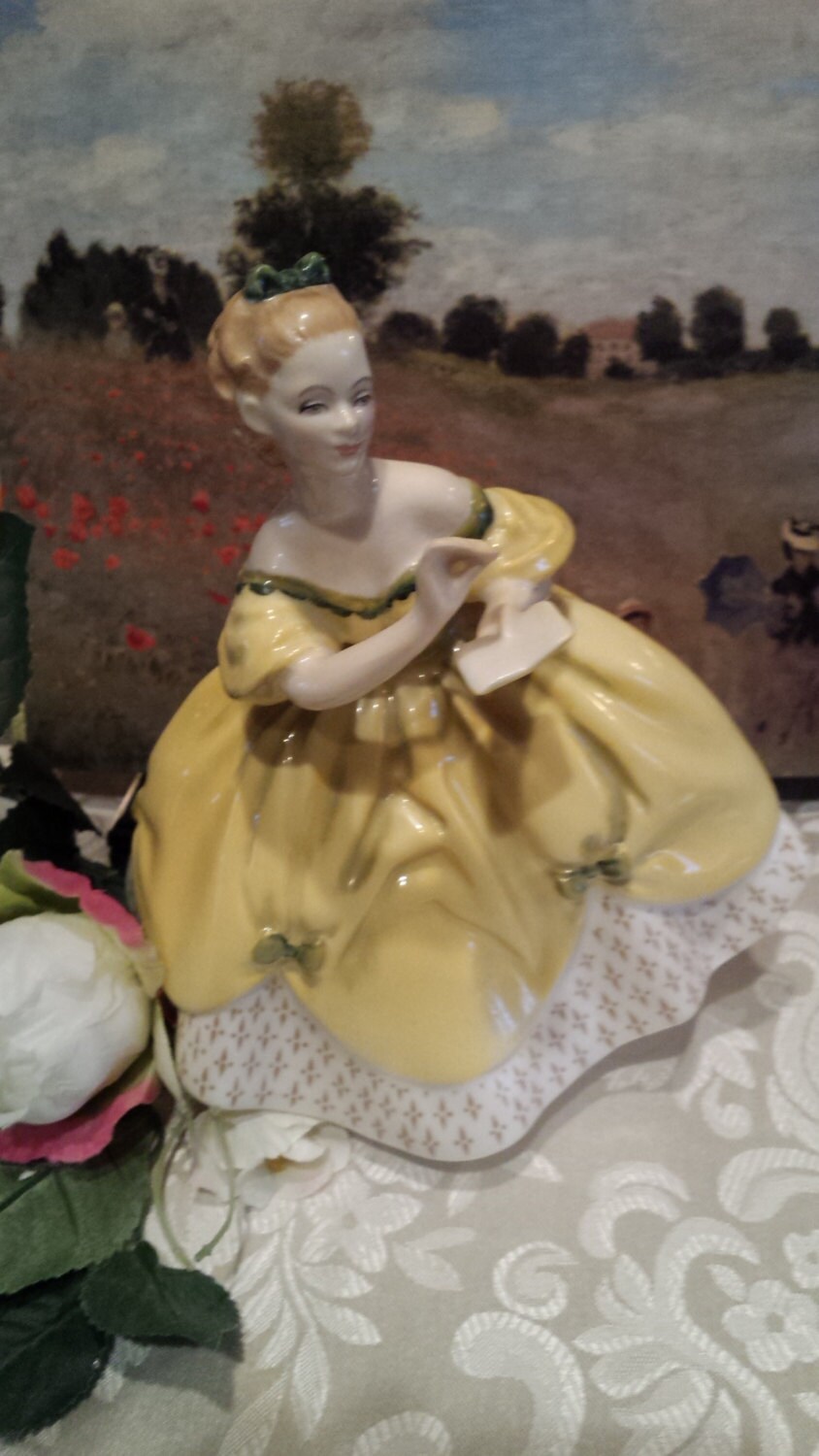 Vintage Royal Doulton Figurine - the Last Waltz, Yellow Dress