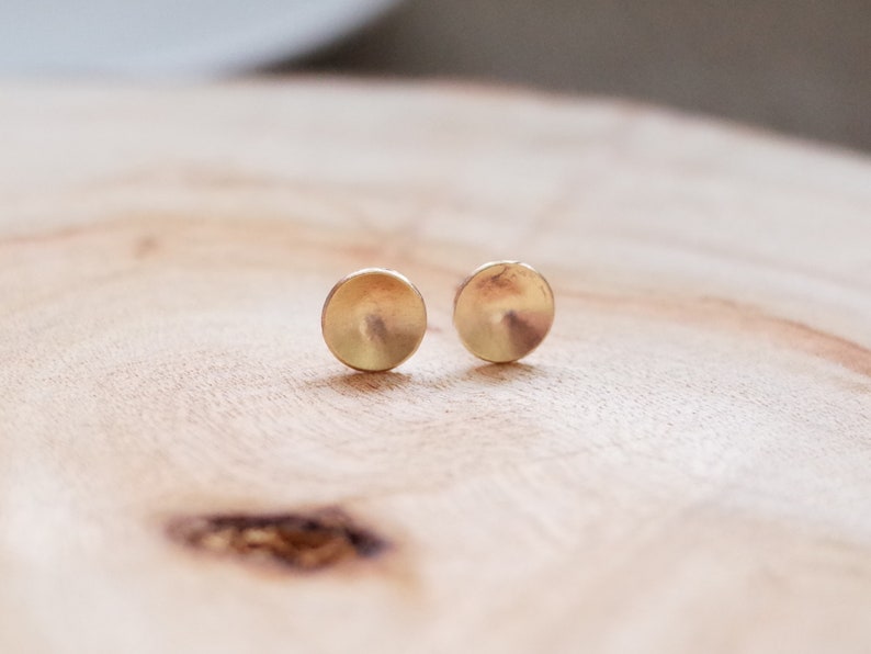 7mm Small Gold Concave Stud Earrings handmade hammered brass 925 sterling silver earring minimalist small dot earrings gold cup studs zdjęcie 2