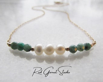 Emerald and Pearl Necklace- Tiny Gemstones- Natural Pearl Choker- Green Stone Beaded Pendant- Birthday Gift Women- Birthstone Jewelry Mom