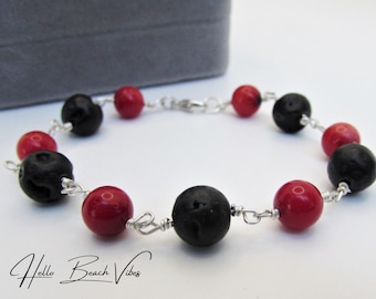 Pulsera de roca de lava negra y coral rojo del mar - Plata de ley/chapado en oro con alambre - Joyería playera
