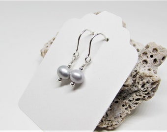 Delicados pendientes colgantes de perlas de agua dulce grises - Plata de ley o chapado en oro - Joyas nupciales