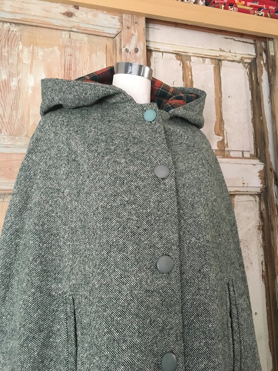 Tweed cape with hood - Handmade - Slow fashion