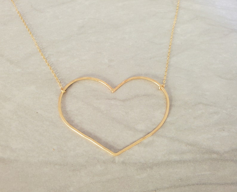 Extra stort, öppet hjärthalsband, 14k guldfyllning, sterlingsilver, öppet hjärta, hjärthalsband, stort hjärta, guld, hjärta, Emily i Paris bild 4