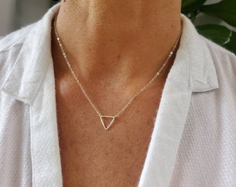 Sierlijke zilveren driehoek ketting, driehoek, sterling zilver, kleine ketting, driehoek ketting, sierlijk, kleine zilveren ketting, minimalistisch