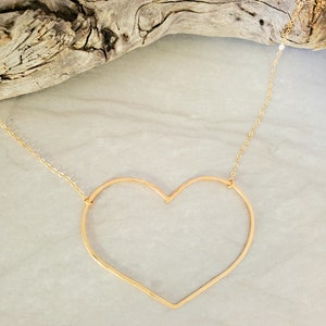 Extra stort, öppet hjärthalsband, 14k guldfyllning, sterlingsilver, öppet hjärta, hjärthalsband, stort hjärta, guld, hjärta, Emily i Paris bild 6