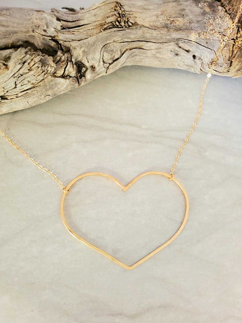 Extra stort, öppet hjärthalsband, 14k guldfyllning, sterlingsilver, öppet hjärta, hjärthalsband, stort hjärta, guld, hjärta, Emily i Paris bild 6