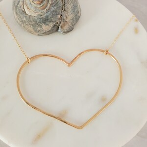 Extra stort, öppet hjärthalsband, 14k guldfyllning, sterlingsilver, öppet hjärta, hjärthalsband, stort hjärta, guld, hjärta, Emily i Paris bild 3
