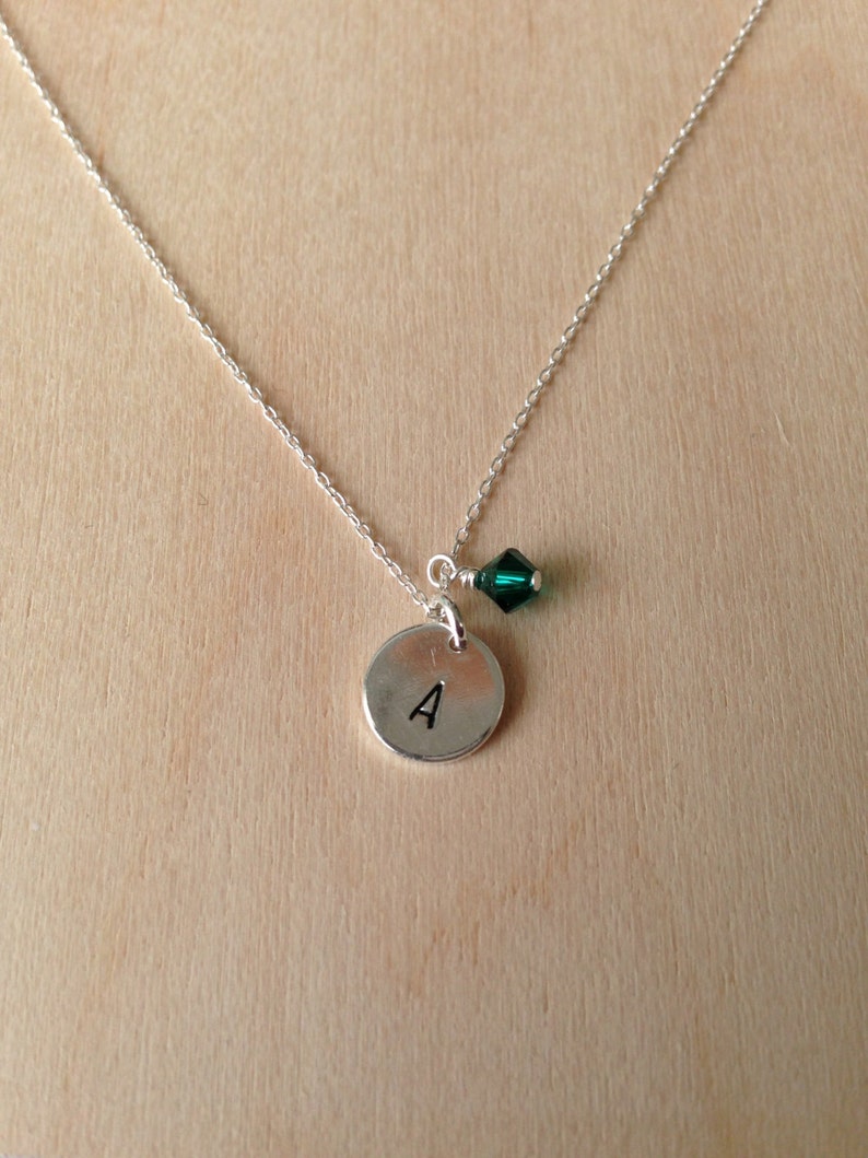 Petit collier monogramme en argent sterling, pierre de naissance, collier initiale, collier d'anniversaire, argent sterling, breloque ronde image 5