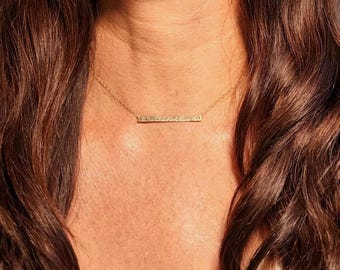 Barra mediana martillada, horizontal, barra de oro, 1,5 pulgadas, chapada en oro, collar de barra, collar de barra de oro