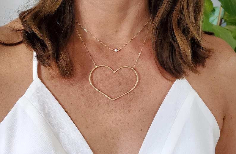 Extra stort, öppet hjärthalsband, 14k guldfyllning, sterlingsilver, öppet hjärta, hjärthalsband, stort hjärta, guld, hjärta, Emily i Paris bild 8