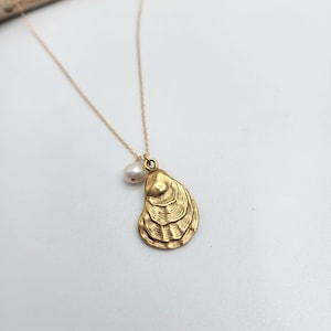 Small Gold Oyster and Pearl Necklace, Freshwater Pearl, Oyster Shell, Gold Necklace, Ocean, Beach, Shell, Pearl, Gold, Necklace, Bridesmaid