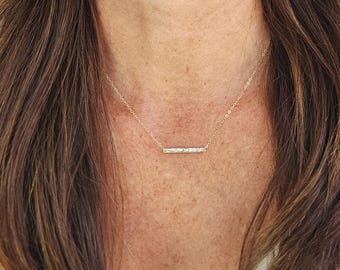 Barra pequeña de oro martillado, horizontal, chapada en oro de 14k, collar de barra, delicado, collar de barra de oro, 1 pulgada