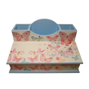 Pencil box butterflies made of wood as an organizational aid for the desk