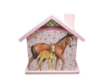 Spardose Haus mit Pferd personalisiert 15 x 8 x 14,5 cm