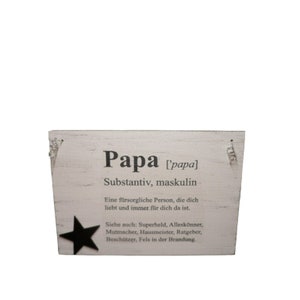 「Papa DIN A5」という言葉が書かれた木製看板