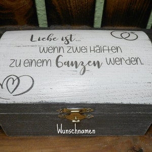 Kleine Truhe mit Spruch für die Hochzeit, personalisiert mit Namen des