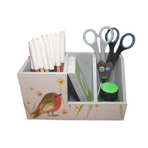 Pencil box bird robin made of wood as an organization aid for the desk
