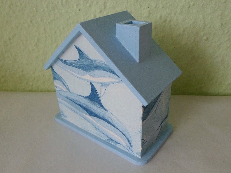 Tirelire maison dauphins en bois avec nom 10x10x5cm image 4