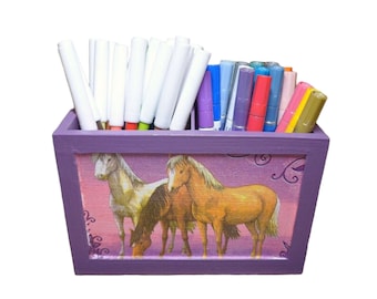 Boîte à stylos en bois avec chevaux