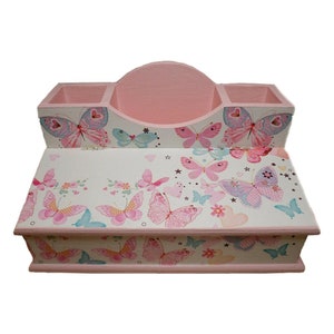 Pencil box butterflies made of wood as an organizational aid for the desk