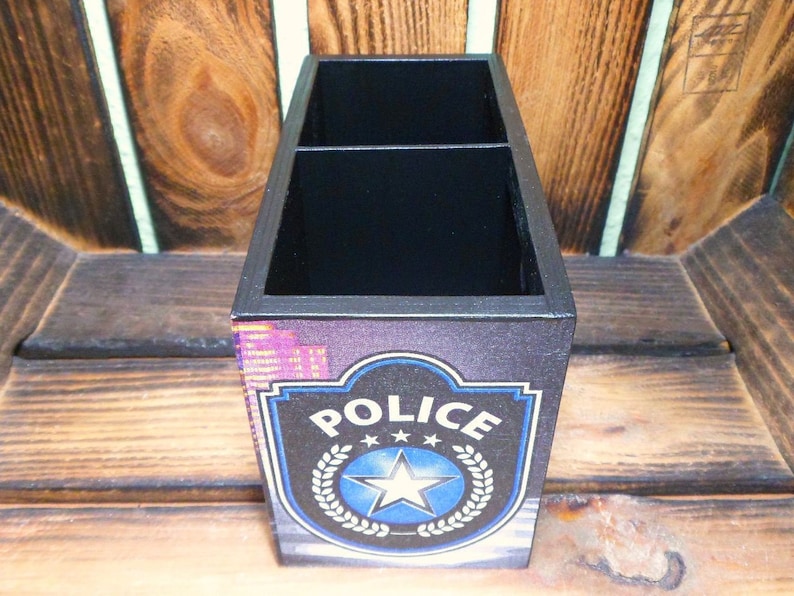 Boîte à stylos de police en bois pour le bureau image 6