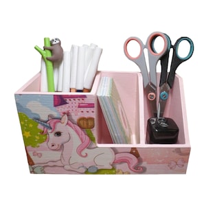 Unicorn pencil box made of wood as an organizational aid for the desk