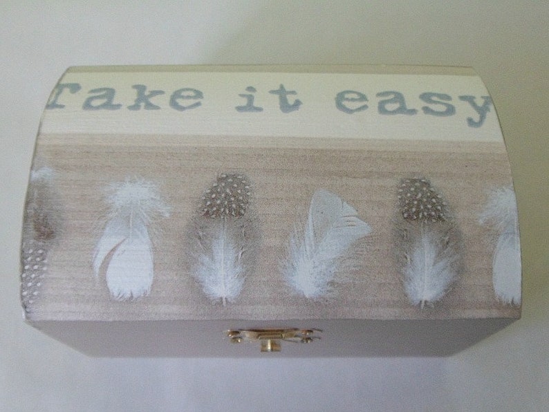 small chest of feathers image 3