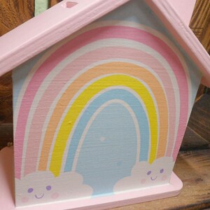 Tirelire House Rainbow personnalisée 15 x 8 x 14,5 cm en bois image 6