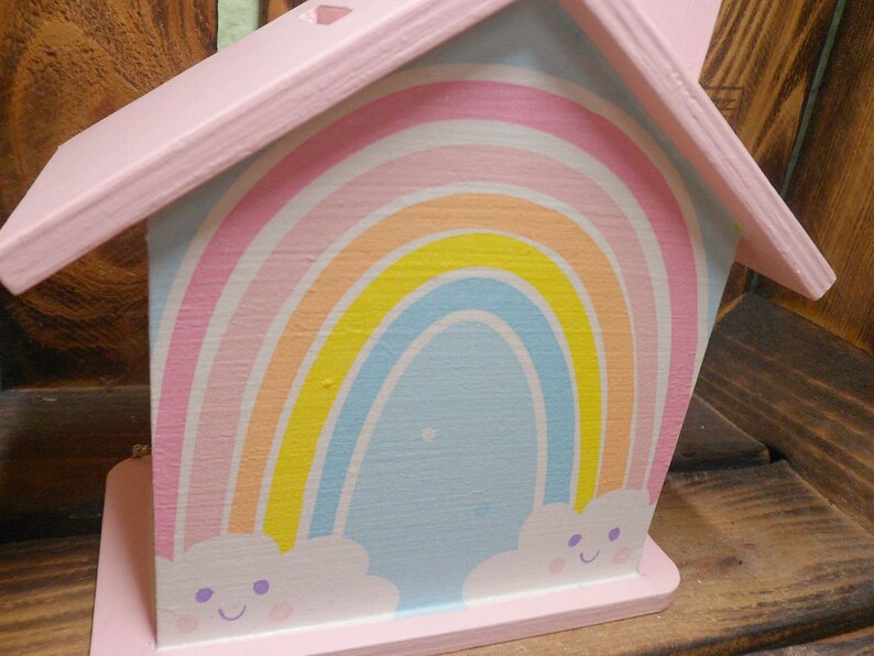 Spaarpot huis regenboog gepersonaliseerd 15 x 8 x 14,5 cm gemaakt van hout afbeelding 6