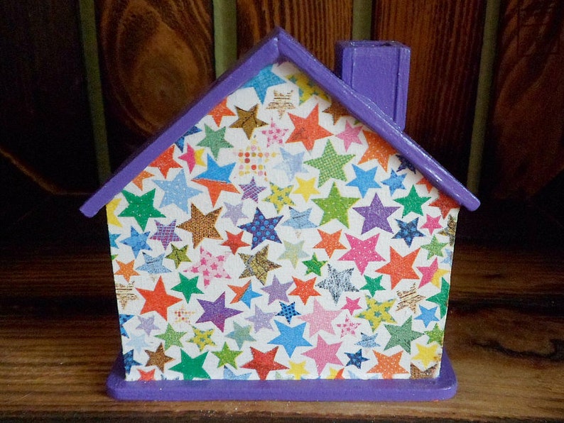 Spardose Haus Sterne bunt 10x10x5cm Bild 1