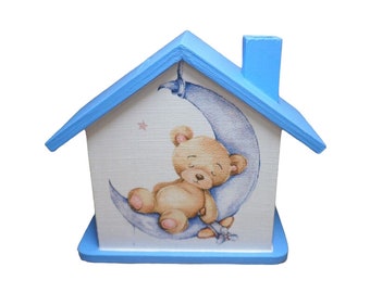Spardose Haus mit Bär blau personalisiert 15 x 8 x 14,5 cm