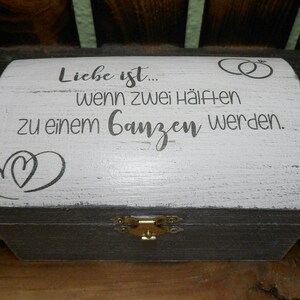 Kleine Truhe mit Spruch für die Hochzeit, personalisiert mit Namen des
