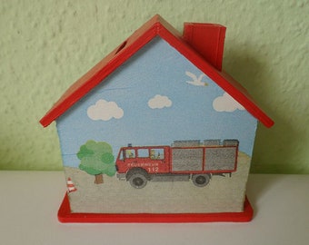 Spardose Haus Feuerwehr 10x10x5cm