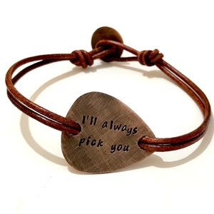 Pulseira de couro com palheta de guitarra masculina, pulseira personalizada personalizada, pulseira de couro de cobre, pulseira de palheta gravada, presente de aniversário para ele