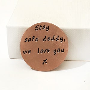 Cadeau pour la fête des pères - jeton en métal personnalisé - cadeau pour papa - cadeau papa - cadeau d'anniversaire pour papa - relation longue distance - papa en sécurité