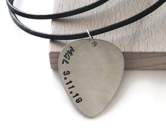 Collana di plettri per chitarra personalizzata da uomo, regalo personalizzato per musicista stampato a mano, regalo per papà, gioielli per chitarra, gioielli musicali, regalo per gli amanti della musica