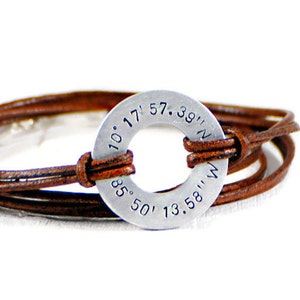Pulsera de coordenadas. Pulsera personalizada para hombre. Pulsera personalizada de lavadora. Larga distancia. Brazalete de cuero. Regalo para hombres. Regalo de cumpleaños para él