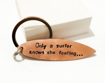 SURFBOARD KEYCHAIN - Hand stamped Surfboard keychain - Only A Surfer Knows The Feeling - Personalized Keychain for boyfriend - gift for men